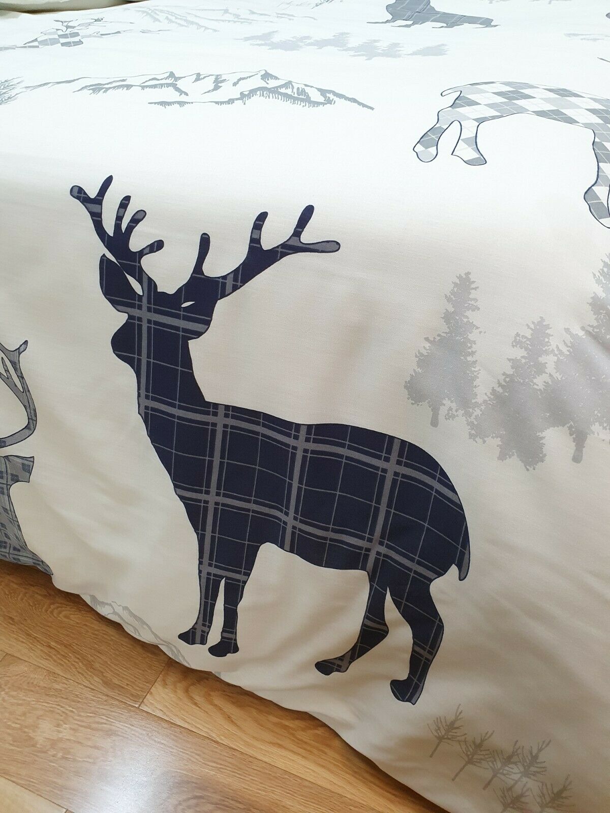 Super King Size Highland Stag Duvet Cover Set Reversible Navy Cream Grey Mountains