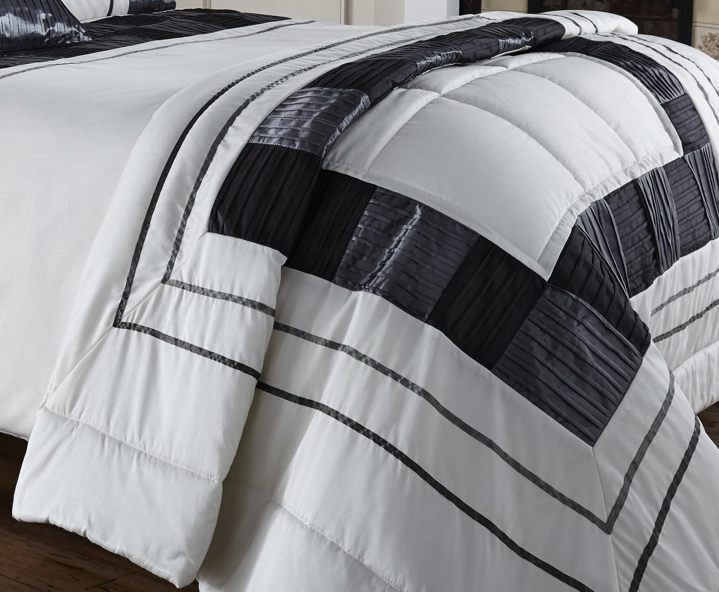 Quilted Bedspread Throwover Cubic Cream Black Metallic Silver 150cm x 200cm