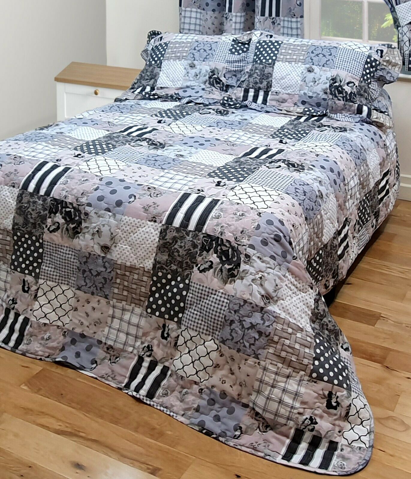 Double Bed Patchwork Grey Black Quilted Bedspread Set Pillowshams