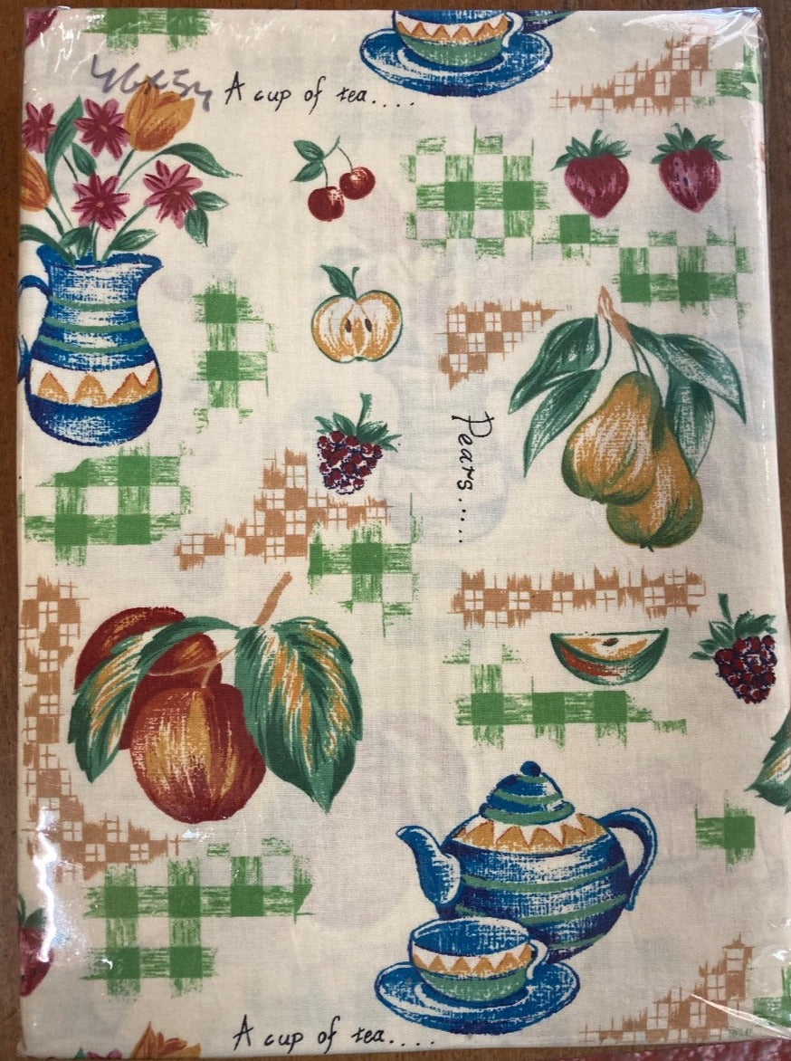 Pears And Apples 52" x 70" Oblong Table Cloth Strawberries Grapes Peach 4 - 6 Place Setting