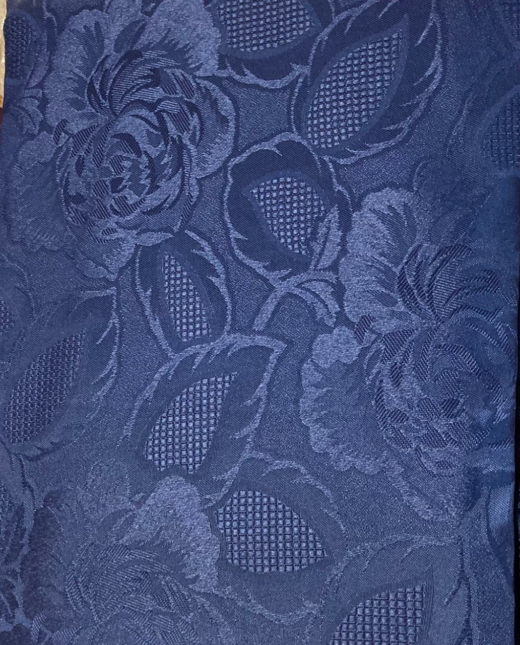 Rose Jacquard Floral 70" x 90" Oval Tablecloth Woven Jacquard Navy