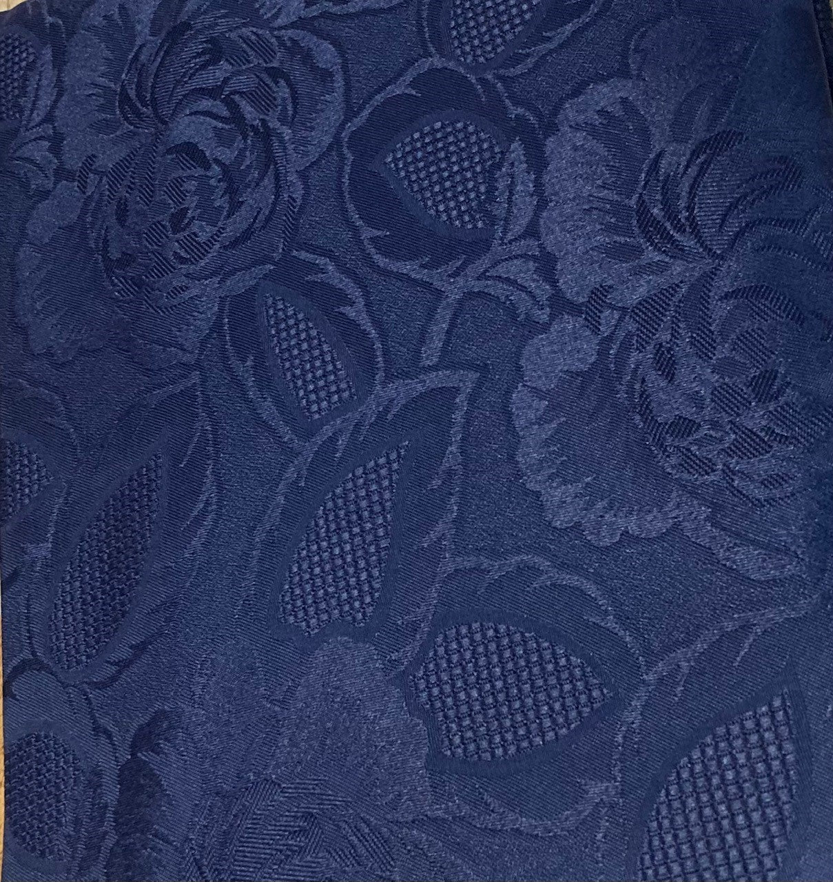 Rose Jacquard Floral 70" x 90" Oval Tablecloth Woven Jacquard Navy